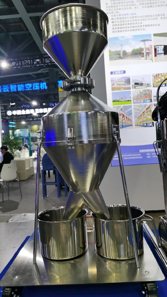 我公司生產的新型不銹鋼移動式分樣器隆重上市